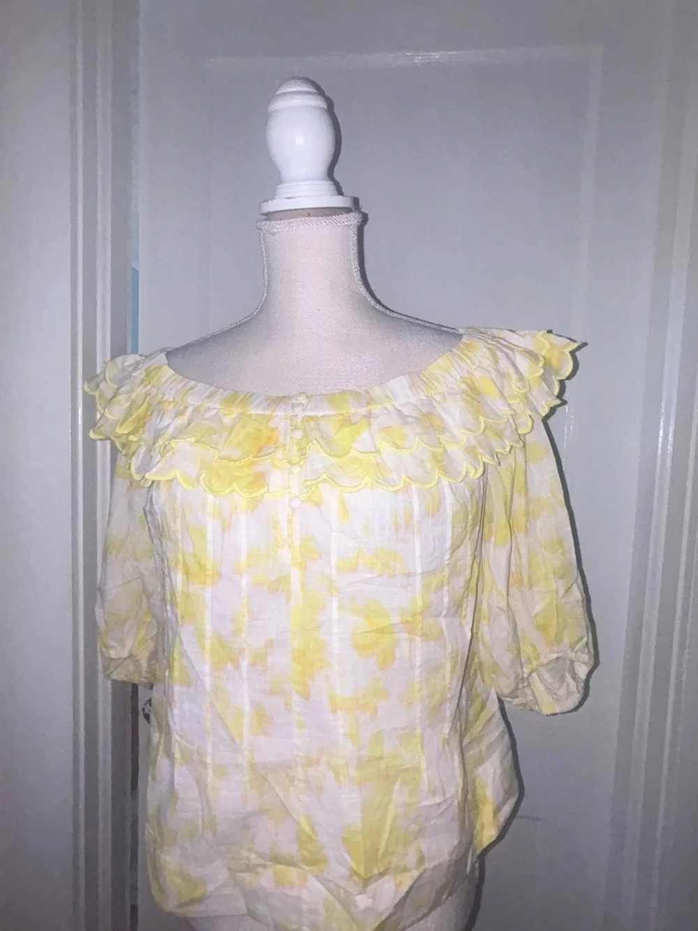 Anthropologie Yellow and White Floral Off-Shoulder Ruffle Top sz XS never worn